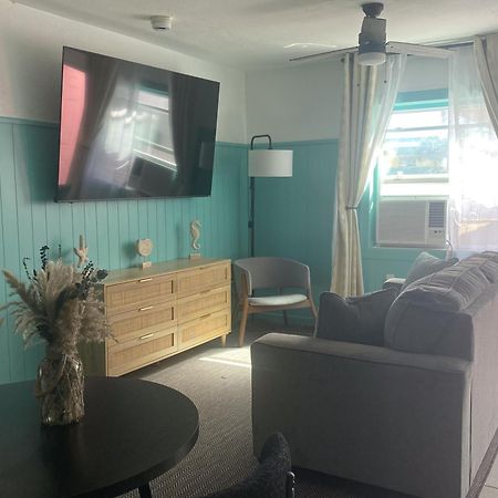 Oasis Palms Resort St. Pete Beach Bagian luar foto