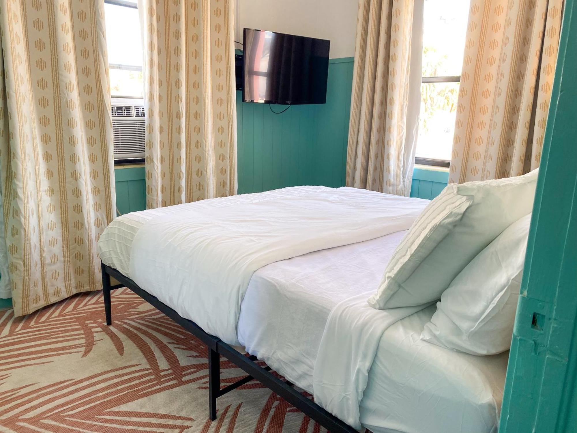 Oasis Palms Resort St. Pete Beach Bagian luar foto