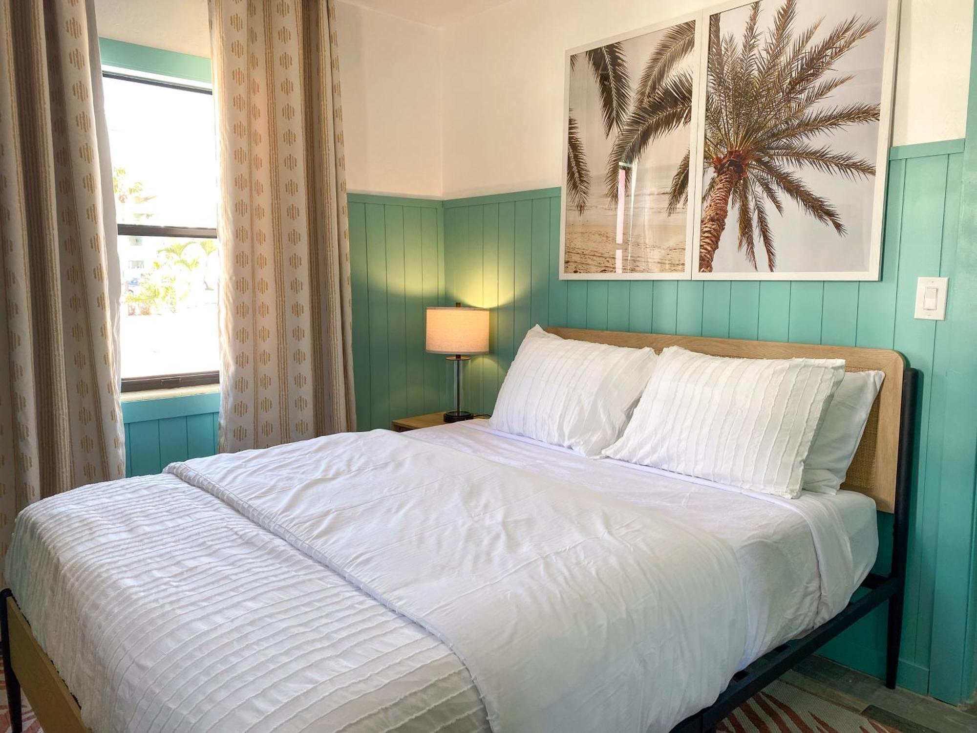 Oasis Palms Resort St. Pete Beach Bagian luar foto