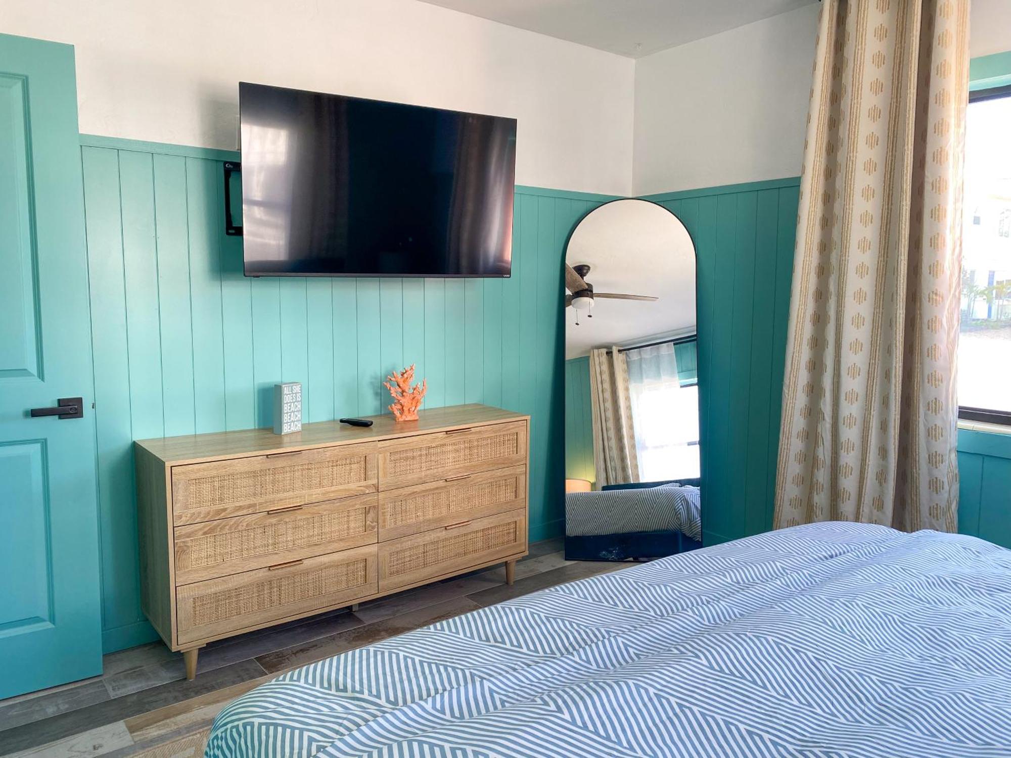Oasis Palms Resort St. Pete Beach Bagian luar foto