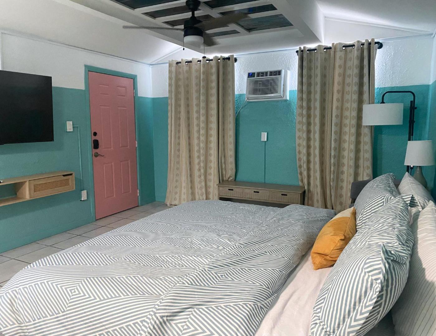 Oasis Palms Resort St. Pete Beach Bagian luar foto