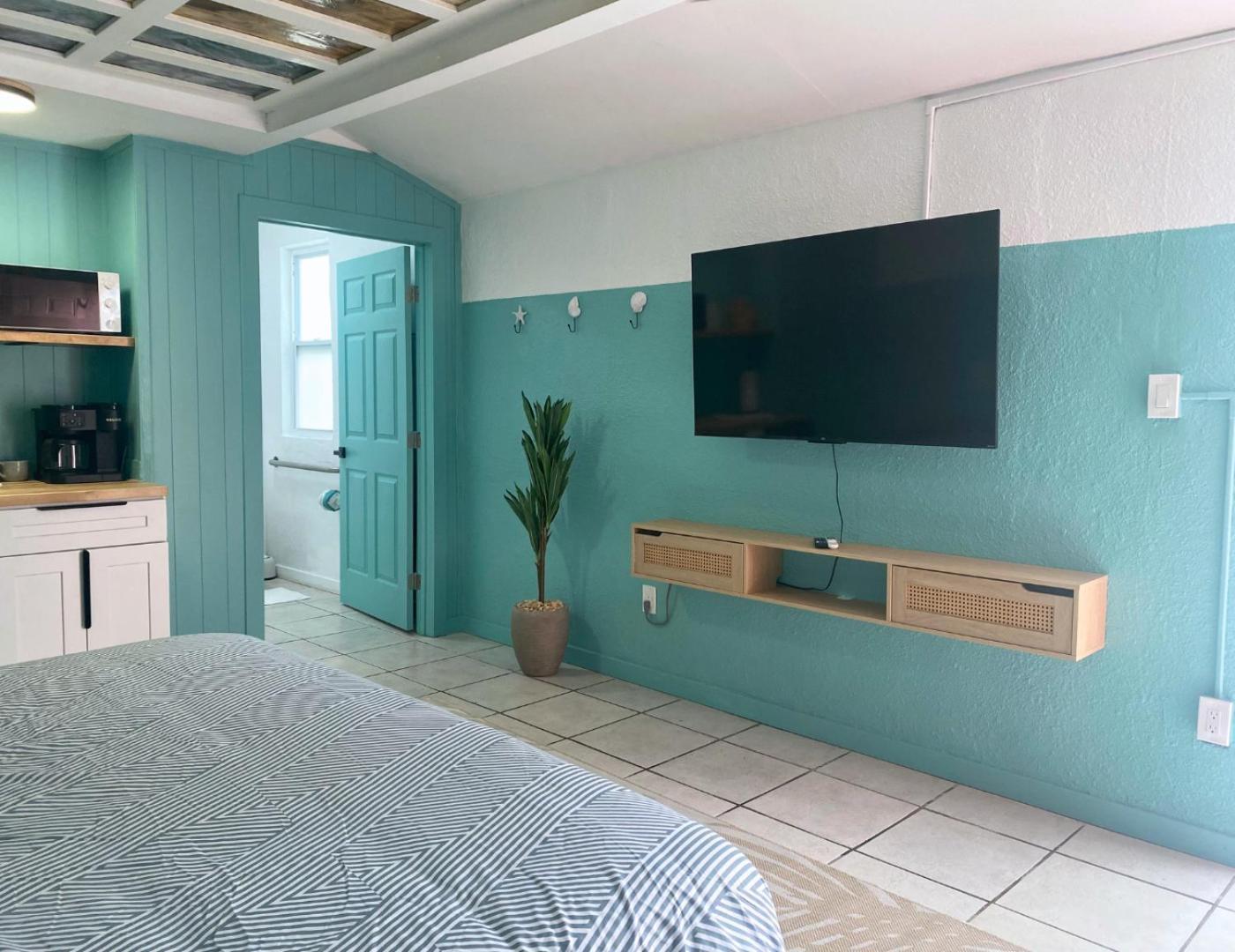 Oasis Palms Resort St. Pete Beach Bagian luar foto