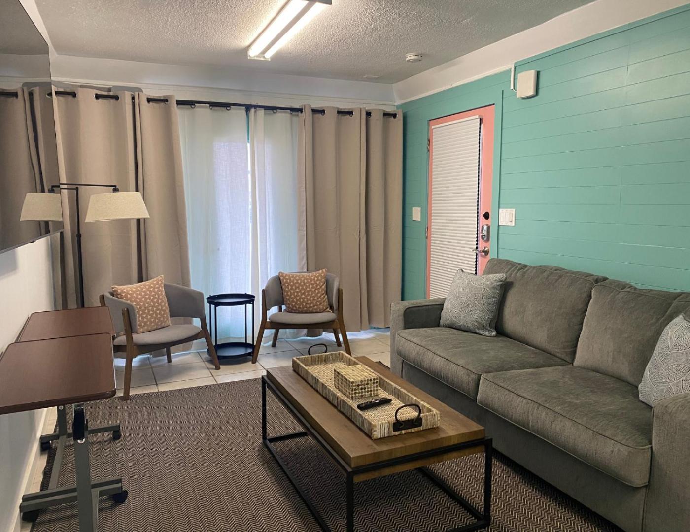Oasis Palms Resort St. Pete Beach Bagian luar foto