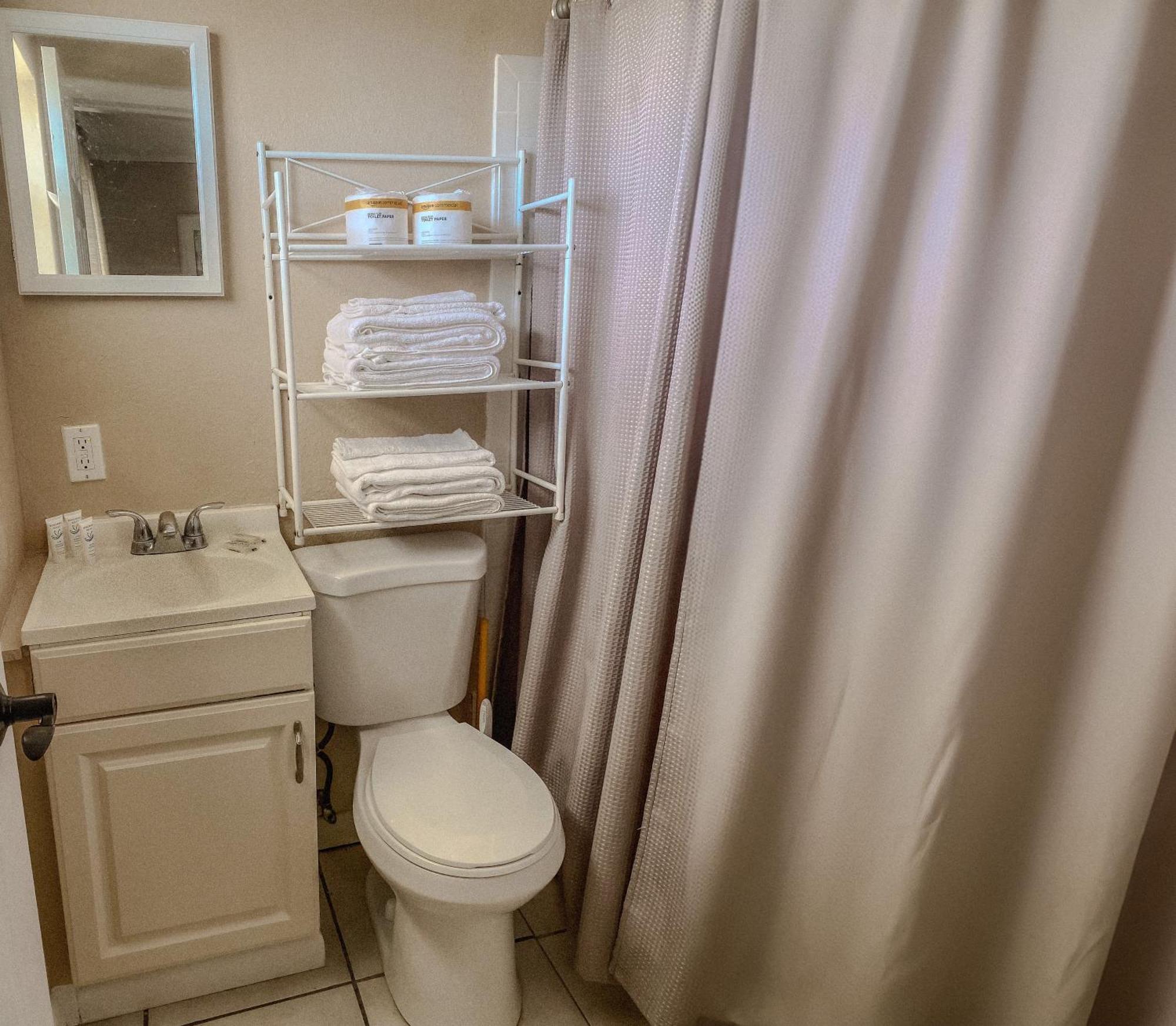 Oasis Palms Resort St. Pete Beach Bagian luar foto