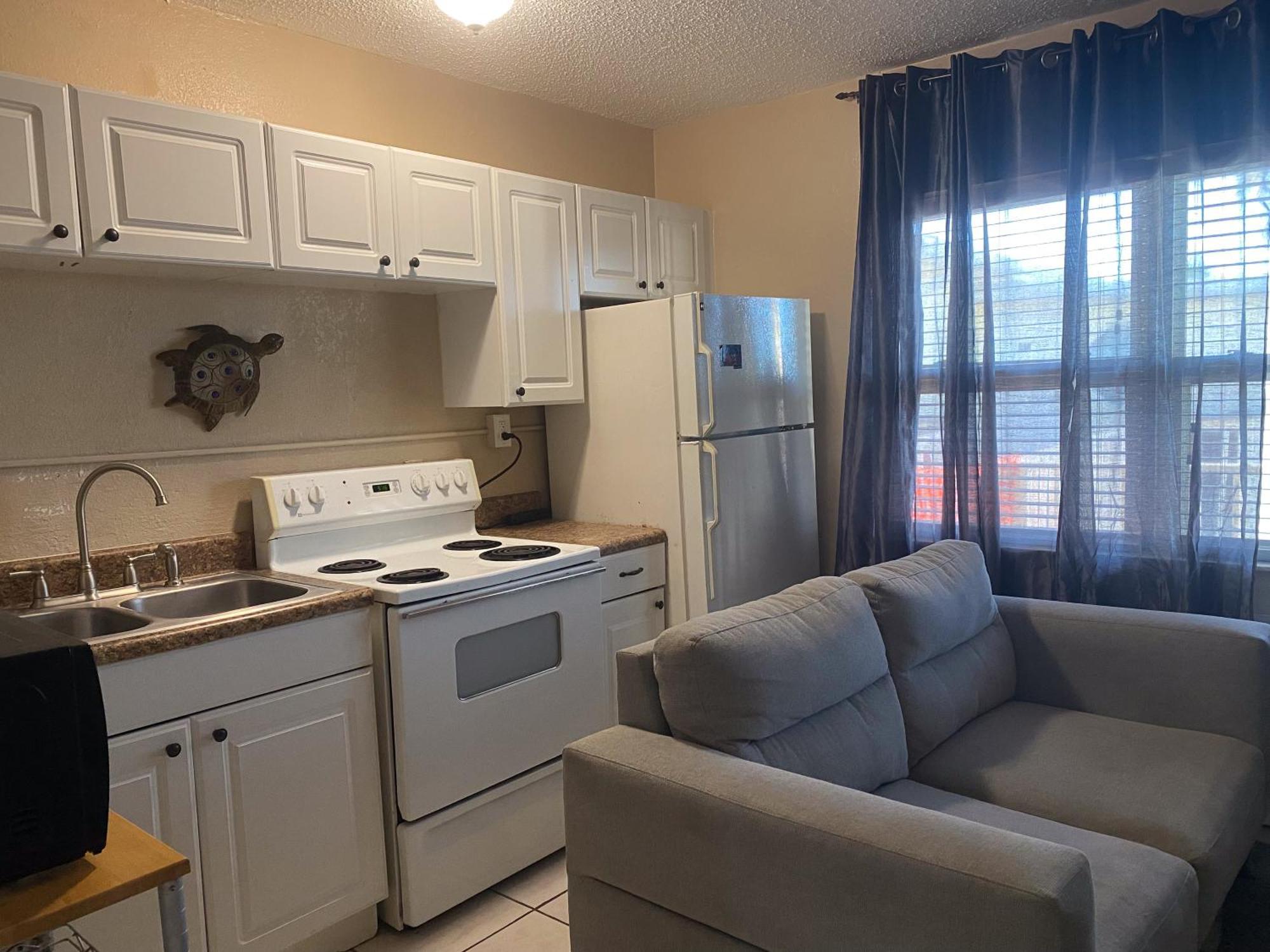 Oasis Palms Resort St. Pete Beach Bagian luar foto