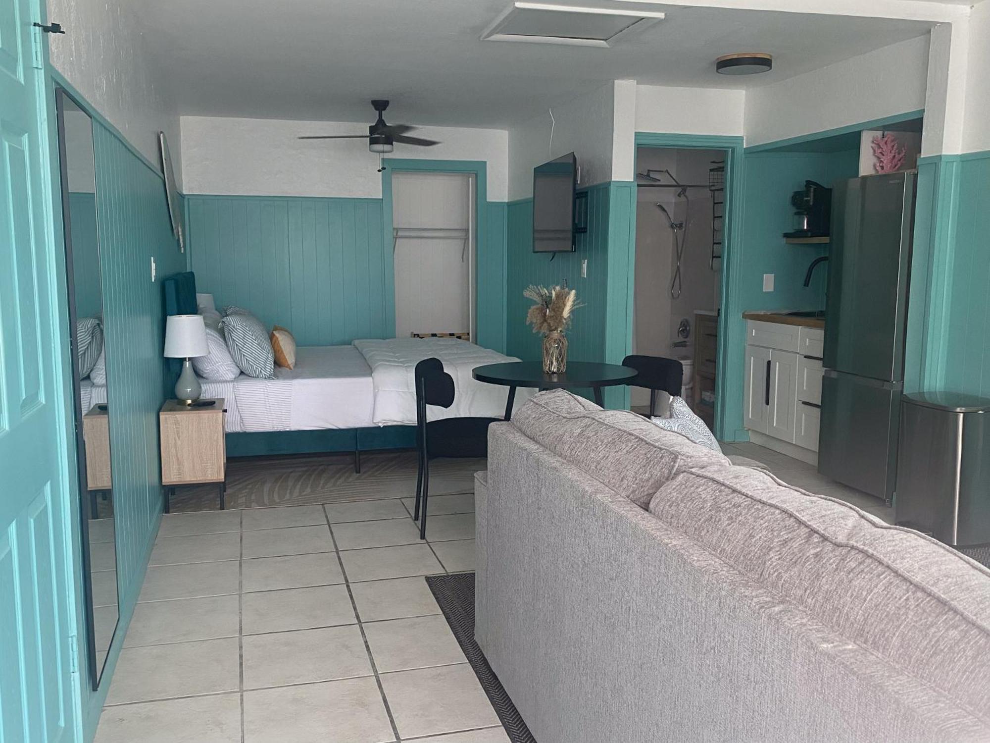 Oasis Palms Resort St. Pete Beach Bagian luar foto
